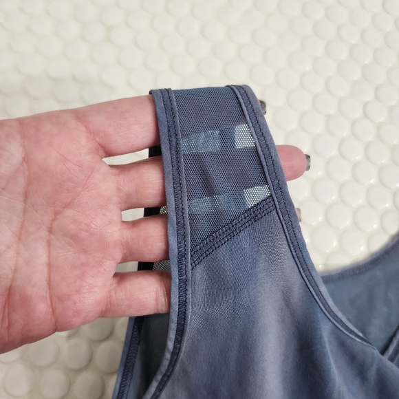 LULULEMON tank 🍋🍋 - Picture 3 of 5